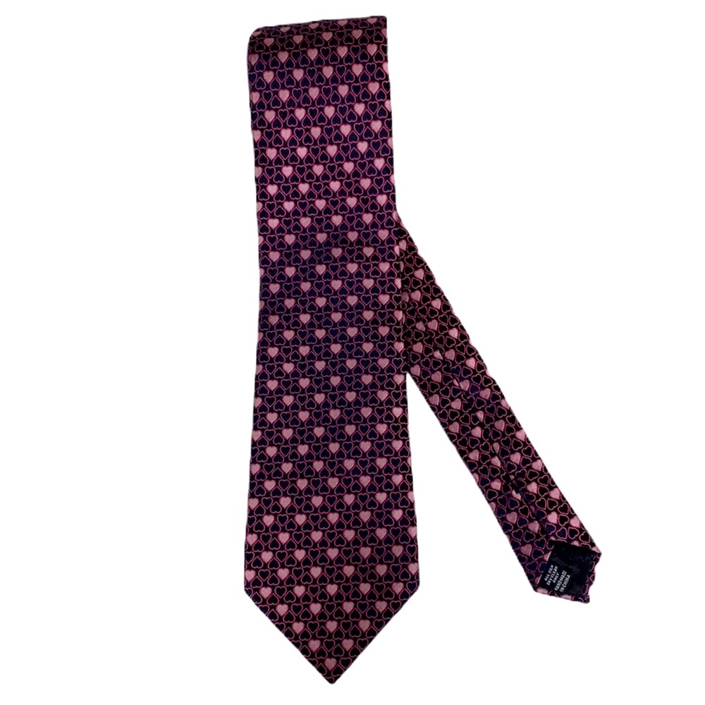 Roundtree & Yorke Navy and Pink Heart Pattern Silk Tie